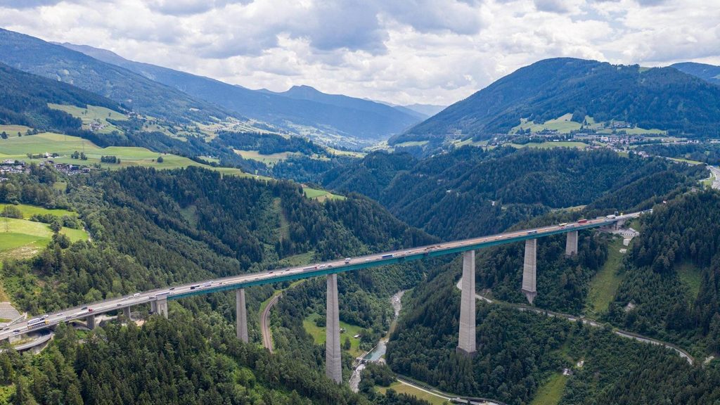 Ponte Europa (Europabrücke) lungo l’asse del Brennero, simbolo di connessione tra territori, imprese e nuove opportunità di sviluppo europe